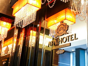 【内観】綺羅びやかなシャンデリアがお客様をおむかえいたします。