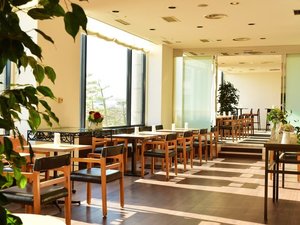 4階ロビーにあるカフェです。おいしいコーヒーと軽食をご提供しております。