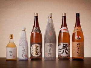 お酒好きの館主が集めた地酒や焼酎など、お酒も多数取り揃えています。