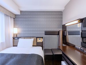 コージーシングルルーム ■広さ11u~13.3u/ベッド幅140cm×1台/ソファ付き