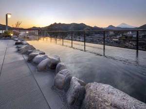富士山を望む天空露天風呂　伊豆長岡温泉　ニュー八景園の施設写真1