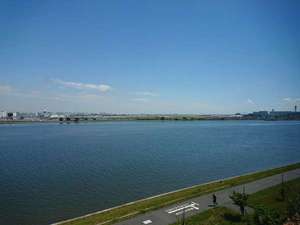 �L��ȑ�����ƉH�c��`�̌i�F���L����܂��B