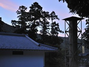 �n��800���[�g������N���o�鎩�ƌ���B