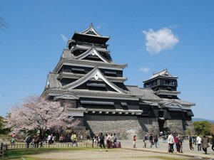 熊本城へは車で約10分
