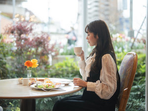 【ご朝食】朝日がやさしく入るレストランで、心も明るくなるような朝を。
