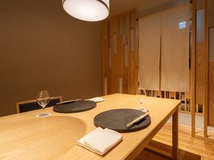 �H�����y�݁z