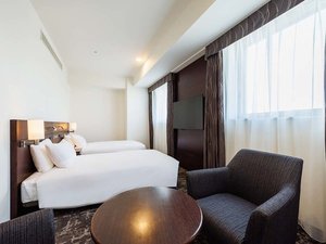 【客室】ユニバーサルツイン・部屋広さ…32u・宿泊人数…1〜2名・ベッド幅…110cm