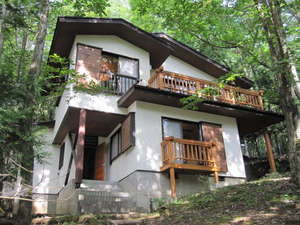 【山梨県の貸別荘・コテージ・ログハウス・コンドミニアム】りす村別荘