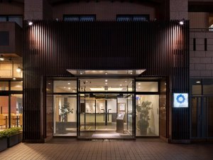 ホテル外観〈夜〉