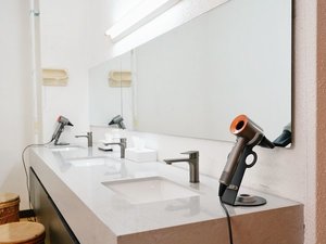 �e�E�ߏ��Ƀ_�C�\���h���C���[��