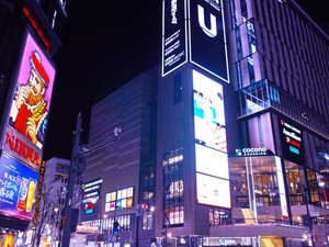 【ココノススキノ】ホテルより徒歩約5分。「映画館/食事/ショッピング」におすすめ。