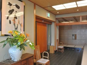 旅の始まりを彩る、ホテルのエントランス。