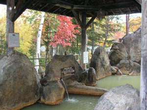 【天然温泉】秋の露天風呂-紅葉をお楽しみ頂けます