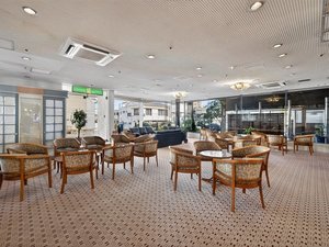 【ロビー】お待ち合わせやご歓談、ビジネスシーンにも最適な空間。