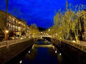 夜の城崎温泉街