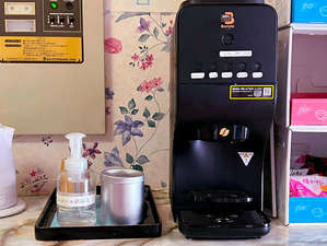 ���ł������p�\�ȃR�[�q�[�T�[�o�[�Ɠd�C�|�b�g��ݒu���Ă��܂�