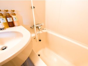 6部屋全てに共通のユニットバスがあります。*単体のバスルームはございません。