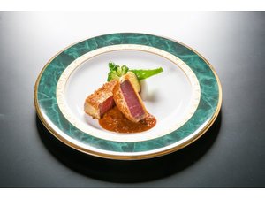 【伝統のビーフカツレツ】文豪たちが愛した蒲郡ホテル時代の味を再現