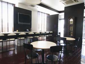 フロント・ロビーです。朝6時30分から9時までは朝食の会場となります。