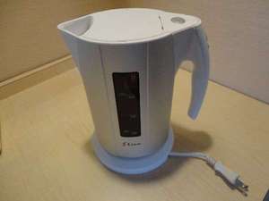 お部屋にあるケトルでいつでもお湯が沸かせます。