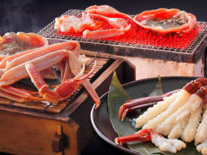 旨味たっぷり活ずわい蟹!3種の調理法「焼き・刺し・蒸し」で味わう蟹をご堪能ください♪