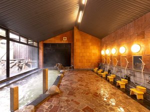 徒歩5分の姉妹館「和の宿夢月」の大浴場、家族風呂も無料で利用できる。