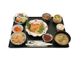 レストラン「マアム」にて定食メニュー