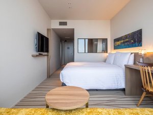 【クイーン】24平米/広々とした160cm幅のクイーンベッドが快適な睡眠をお約束いたします