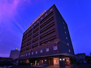 【ホテル外観夜】