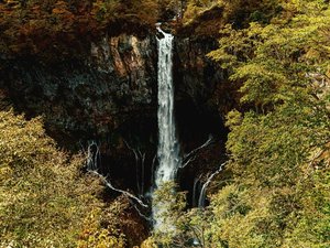 華厳の滝(ホテルから車で30分):日本三大名瀑の一つにも数えられている高さ97mの大瀑布