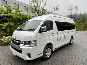送迎車イメージ。要予約(乗車定員最大9名)。ホテルまでお問合せください。
