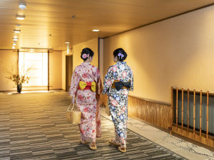 隣接するホテルおかだ大浴場へ