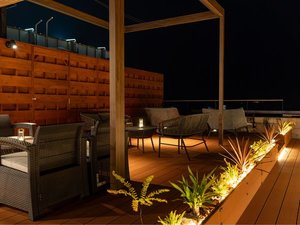 【7/24 新設】煌めく海面と波音に包まれる贅沢〜屋上ルーフトップバー オーシャンビュー〜