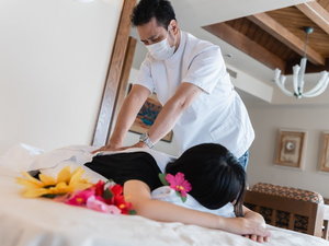 疲れた身体をリフレッシュ。指圧マッサージで癒やされるひと時をお過ごしください。詳しくはフロントまで。