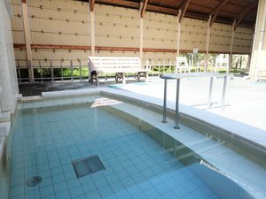 【洋風呂の露天風呂】天然温泉でご湯っくりお寛ぎ下さい♪