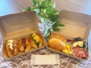 オリジナルの手作りロールパンサンドです。(軽朝食/無料)