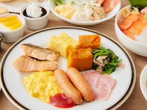 【朝食バイキング】朝からお腹いっぱいになる多彩なメニューをご用意!