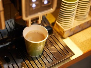【ウェルカムドリンク/1階エレベーター横】3種の豆をブレンドした”サンシャインブレンドコーヒー”。