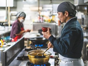 料理は職人の手仕込み