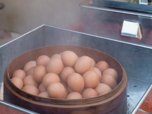 【無料サービス】ほんのり温泉香る出来たての温泉卵。ご滞在中にぜひご賞味ください。