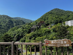 【湯の山温泉】多くの文化人も訪れた「関西の奥座敷」都市近郊ながらも自然豊かな温泉街です。