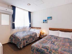 【客室】ファミリールーム/セミダブルベッド×1台&シングルベッド×1台・3名様迄ご宿泊できます。