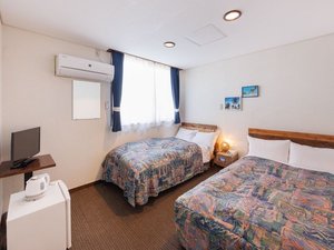 【客室】ファミリールーム/セミダブルベッド×1台&シングルベッド×1台・3名様迄ご宿泊できます。