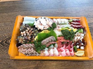 1名様:1,650円(2人前より)要予約。内容は季節によって異なります。※写真は3人前