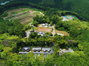 【施設上空】姉妹館のグランピング施設も併設しております。自然と触れ合い、自然の中でお寛ぎを。