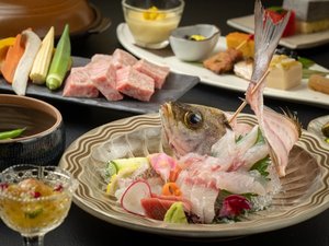 姿造りと厳選和牛が彩る極上会席。ご夫婦で語らう、里山の贅を尽くした特別な夜。