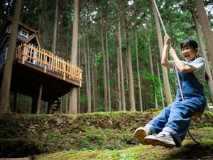*【遊び場|一例】森の遊び場にはターザンロープやブランコ、ツリーハウスがあります