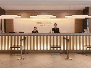 フロントのスタッフが笑顔で皆様を迎えます★