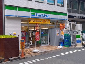 徒歩5分のファミリーマート