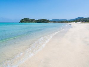 蛤浜海水浴場 白い砂浜と遠浅の海で小さなお子様も安心して楽しめます。(ホテルより車約20分)